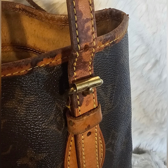 Louis Vuitton Monogram Petit Bucket Bag. - Picture 6 of 16